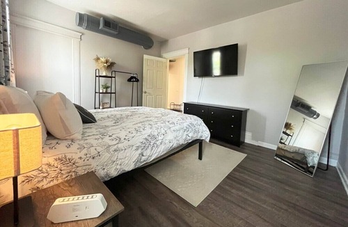 Cleveland Apartment | Conteporary Upgraded DT CLE 2br Apt - Sleeps 6-7