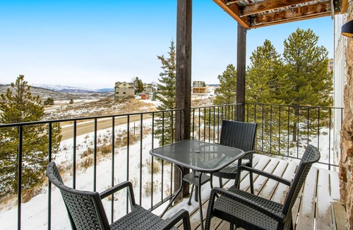 Silvercreek House | Convenient Home Walking Distance to Granby Ranch with Free WiFi & Gas Fireplace
