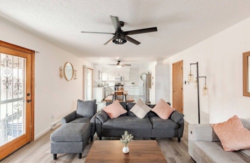 Denver House | convenient spacious house hot tub 4 kings sleeps 18