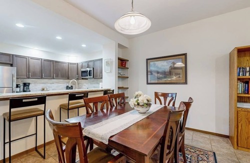 Eagle-Vail Condo | Conveniently located condo with W/D, full kitchen, & shared pool/hot tub