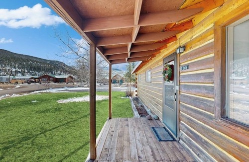 South Fork House | Conveniently located home with fully stocked kitchen, fast wifi & W/D