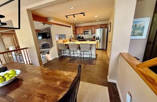 East Village at Copper House | Copper Mt. 4 bd Home, WALK to LIFT, Private HOT TUB, Sleeps 10, W/D, Garage