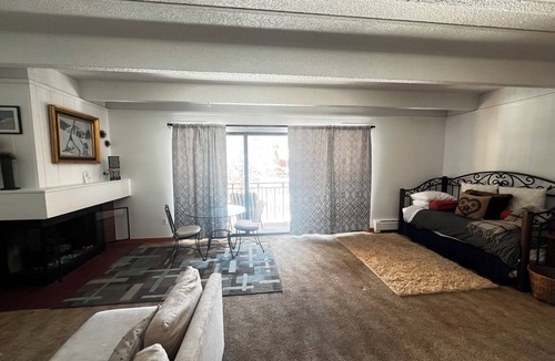 Copper Mountain Village Condo | COPPER SKI MOUNTAIN EAST VILLAGE, PET FRIENDLY, VIEWS of SKY CHUTES, off I-70