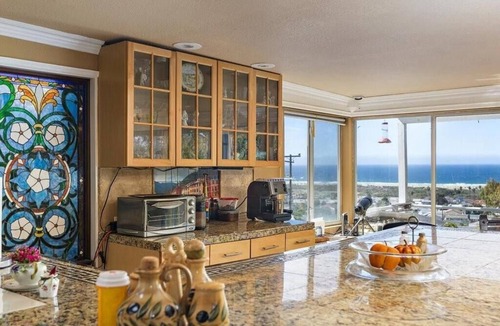 Morro Bay Cottage | Corfu Cottage, 2 Cal King beds, Hot Tub, Pacific Ocean views, Solar Powered.