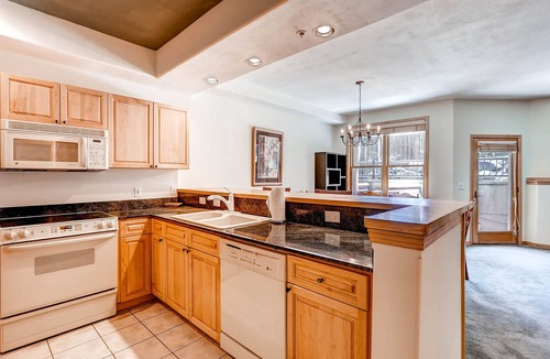 Warrior's Mark Condo | Corral at Breckenridge #103E: Cozy and Close to Town - Private Hot Tub