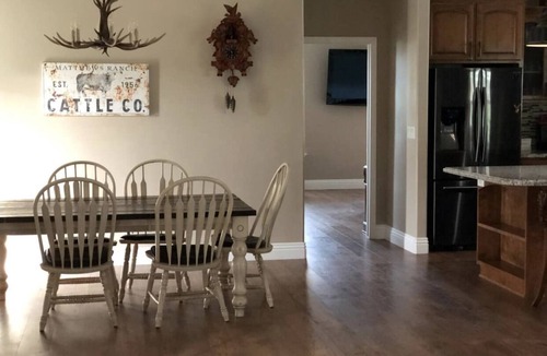 Springville House | Country Living! Large 2500 square foot home on 2 acres