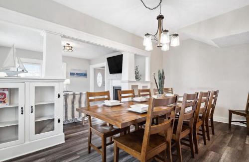 Vermilion House | Countryside Getaway Large Shared Yard & Parking in Vermilion
