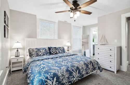 Vermilion House | Countryside Getaway Large Shared Yard & Parking in Vermilion