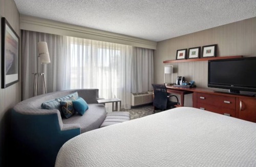 Milpitas Hotel | Courtyard by Marriott Milpitas Silicon Valley. 5 miles away From Levi's Stadium.