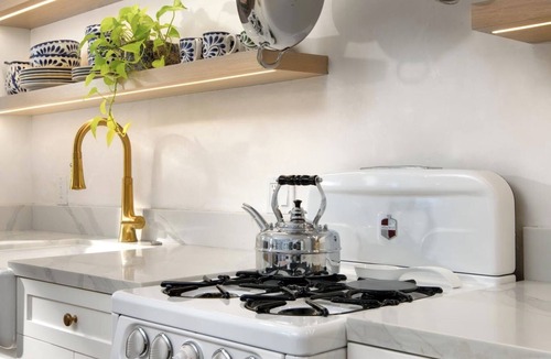 Oak Park Cottage | Courtyard Pied-à-Terre, Downtown A+ Location, 1 Bed 1 Bath, Luxury Guest Suite