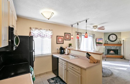 Englewood Apartment | Coveted DTC Apartment! Free Parking & Fast WiFi!