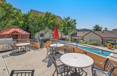 Englewood Apartment | Coveted DTC Apartment! Free Parking & Fast WiFi!