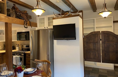 Basalt Cabin | Cowboy cabin with private patio