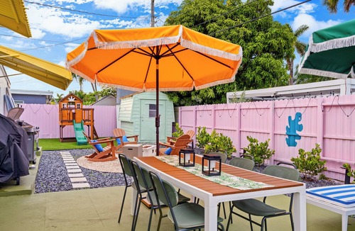 Hallandale Beach House | CowboyPool, MiniGolf, Arcade, Firepit, PingPong! Hallandale Beach Gem