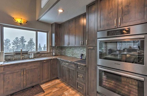 Black Hawk House | Coyote Cottage Retreat, Hot Tub, Deck, MTN Views