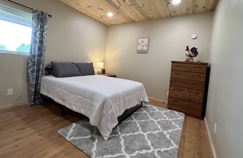 Parker House | Cozy 1 bedroom apartment attached to a barn