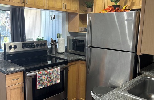 La Habra Apartment | Cozy 1-bedroom Apt in La Habra Full Size Kitchen in Gated Community