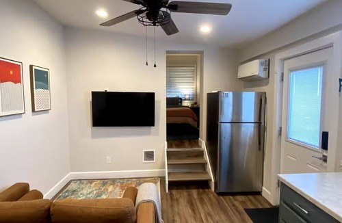 Cole House | Cozy 1-bedroom attached house in quiet area of Denver conveniently located