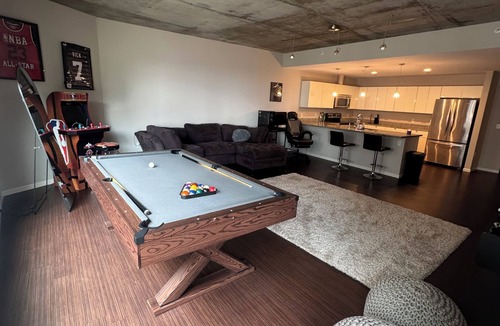 Ohio City Condo | Cozy 1-bedroom condo in nice Cleveland with fitness room, AC downtown Flats East
