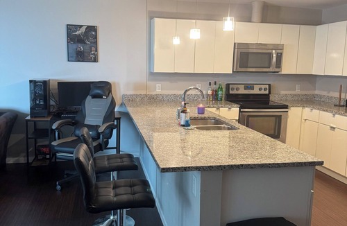Ohio City Condo | Cozy 1-bedroom condo in nice Cleveland with fitness room, AC downtown Flats East