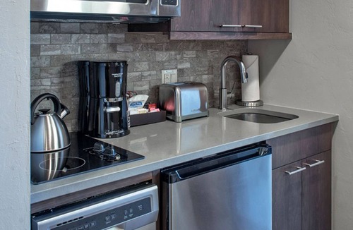 Peak 8 Hotel | Cozy 1-bedroom hotel suite in historic Breckenridge - Labor Day Weekend