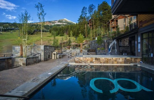 Peak 8 Hotel | Cozy 1-bedroom hotel suite in historic Breckenridge - Labor Day Weekend