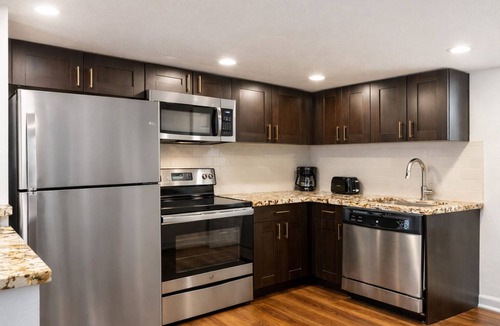 Las Vegas Hotel | Cozy 1-bedroom hotel with AC in charming Las Vegas