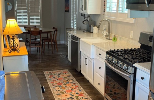 East Colfax House | Cozy 1-bedroom house in pleasant Denver with AC for relaxing stays
