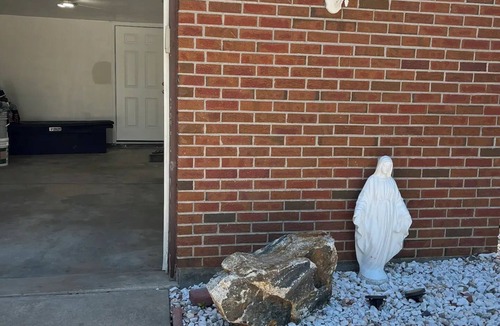 Aurora House | Cozy 1-bedroom mas in enjoyable Aurora with AC, WiFi