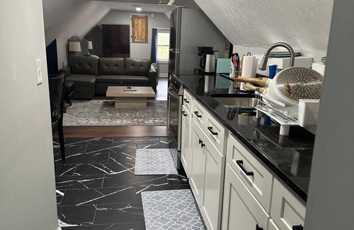 Cleveland Apartment | Cozy 1-bedroom studio close to the Cleveland Clinic!