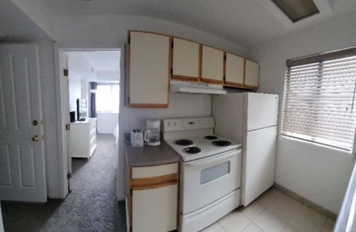 Englewood Condo | Cozy 1-BR Condo -Affordable & Conveniently located