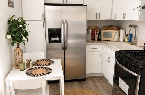Reseda House | Cozy 1BR Guest House Private Patio & BBQ