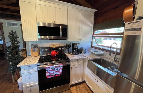Rye Cabin | Cozy 2-bedroom cabin just 6 minutes to Bishop’s Castle or San Isabell lake.