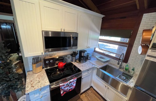 Rye Cabin | Cozy 2-bedroom cabin just 6 minutes to Bishop’s Castle or San Isabell lake.