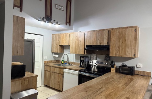 Miramar House | Cozy 2 Bedroom Home Near Hard Rock Stadium