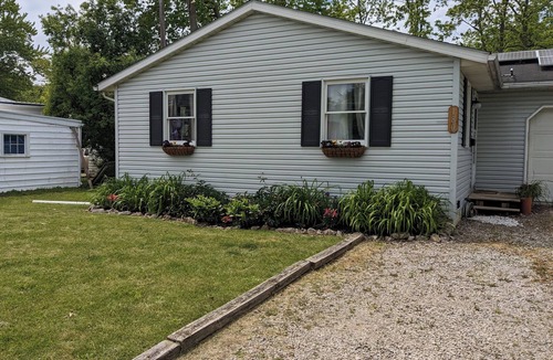 Oberlin House | Cozy 2 bedroom home, pleasant patio and fire-pit 1 block from Downtown Oberlin.