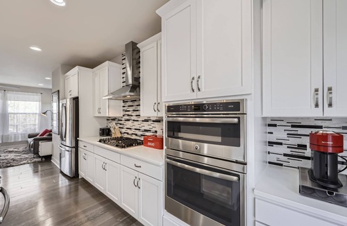 Centennial House | Cozy 2-bedroom house Rooftop Deck WiFi, AC