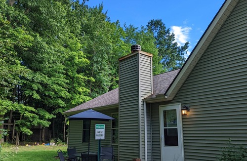 Geneva House | Cozy 2 bedroom on 25 wooded acres. 15 Minutes from Geneva on the lake