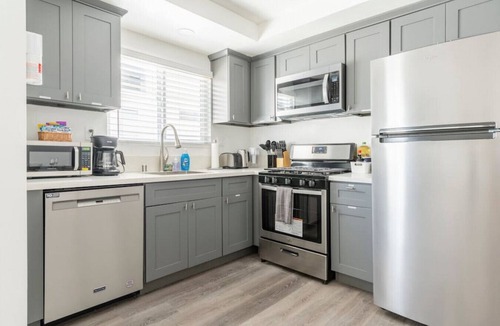 Alhambra Condo | Cozy 2BR/2BA Apt in DT Alhambra + EV Charger