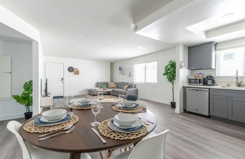 Alhambra Condo | Cozy 2BR/2BA Apt in DT Alhambra + EV Charger