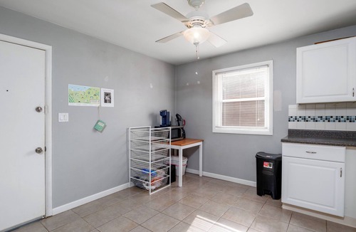 Rocky River Apartment | Cozy 2BR Upstairs Unit Near Cleveland Clinic & I-90
