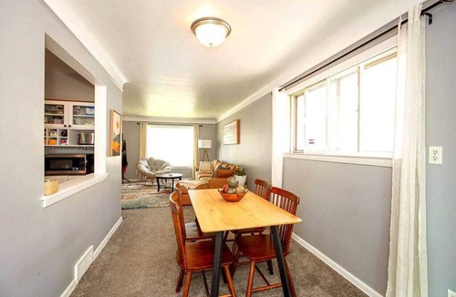 Maple Heights House | Cozy 3 bed homenNEW ON VRBO DISCOUNTED PRICE, EXCELLENT REVIEWS OTHER PLATFORMS