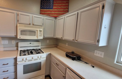 El Capitan Ranch House | Cozy 3 Bedroom House 15 Minutes Drive to Downtown Las Vegas. Pet-Friendly!