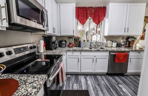 Las Vegas House | Cozy 3 BR with Pool Table 10 Mins from Downtown