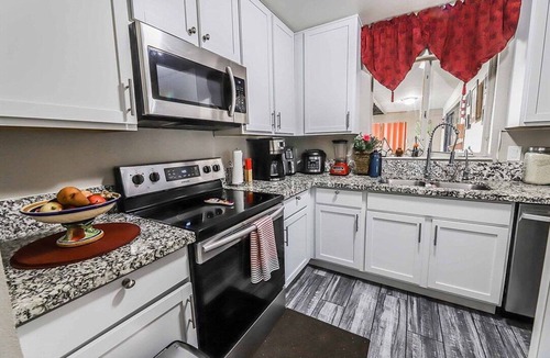 Las Vegas House | Cozy 3 BR with Pool Table 10 Mins from Downtown