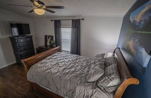 Fountain House | Cozy 3Bed / 2 Bath 5 Mins to Fort Carson