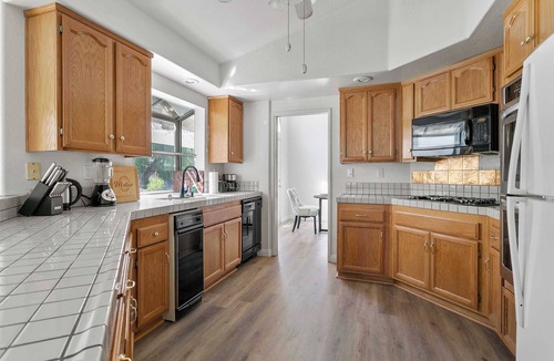 Nuevo House | Cozy 4BR Mountain View Retreat｜Private Pool, Spacious Yard & Pet-Friendly#41703