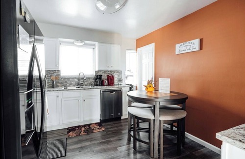 Aurora House | Cozy 5-Bedroom Home in Aurora! Perfect blend of comfort & convenience