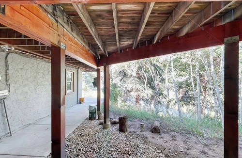 Intermountain Apartment | Cozy Alpine Studio w/High-End Mattresses, Hot Tub & Full Kitchen