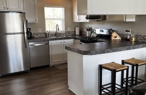 Templeton House | Cozy and comfortable 3 bedroom set in the rural oaks and vineyards.